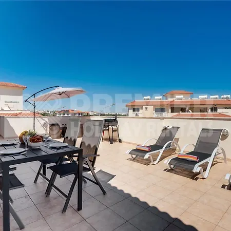 2br With Pools - Maketta By Premier Apartment *