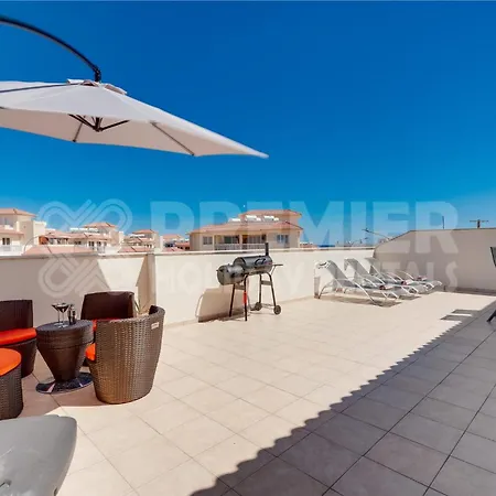 2br With Pools - Maketta By Premier דירה