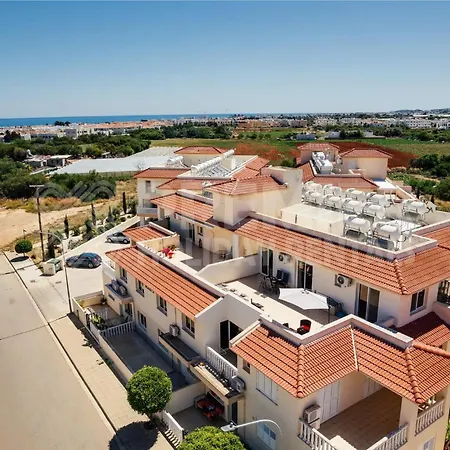 2br With Pools - Maketta By Premier דירה *