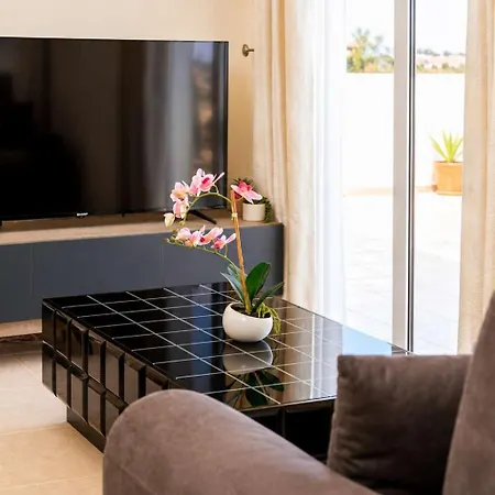 דירה 2br With Pools - Maketta By Premier