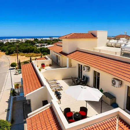2br With Pools - Maketta By Premier דירה *